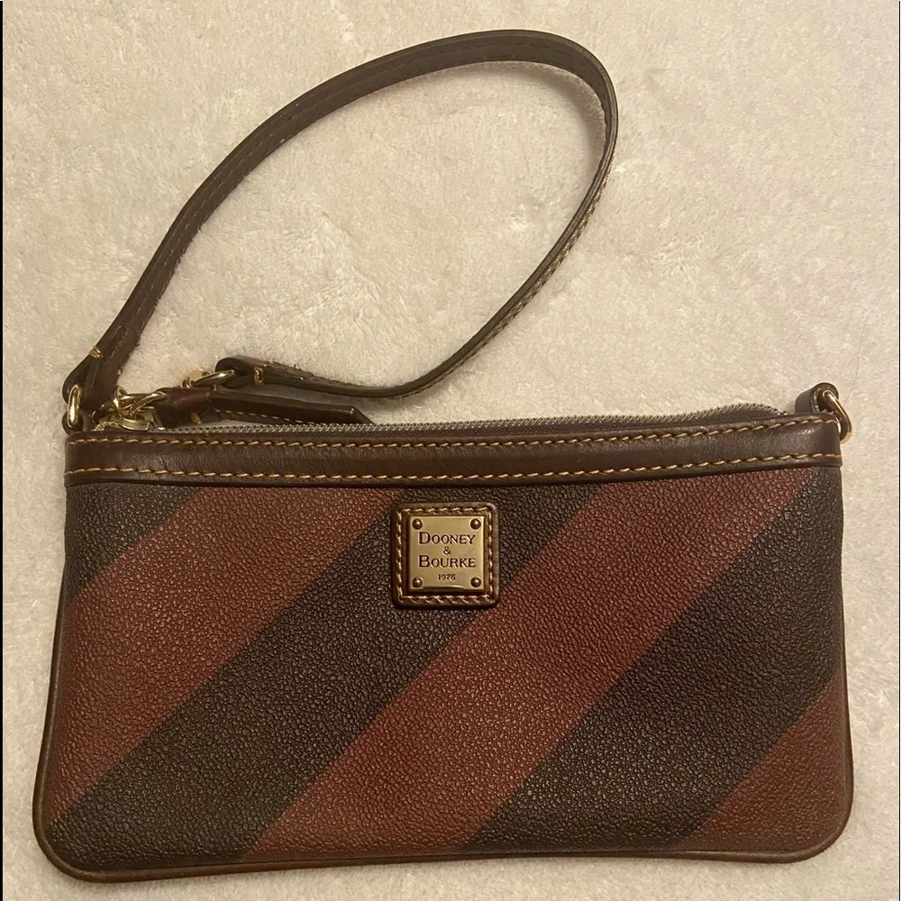 NWOT Dooney & Bourke wristlet